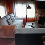 Alejandra Villa *